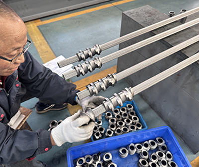 双螺杆造粒机 螺杆或机筒磨损？原因是？怎么解决？